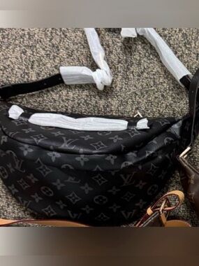 Source Unknown Black  without Gray Monogram Crossbody Bag